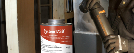 Installer solvent welding System 1738 pipe and fitting