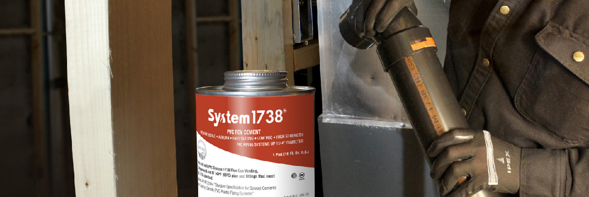 Installer solvent welding System 1738 pipe and fitting